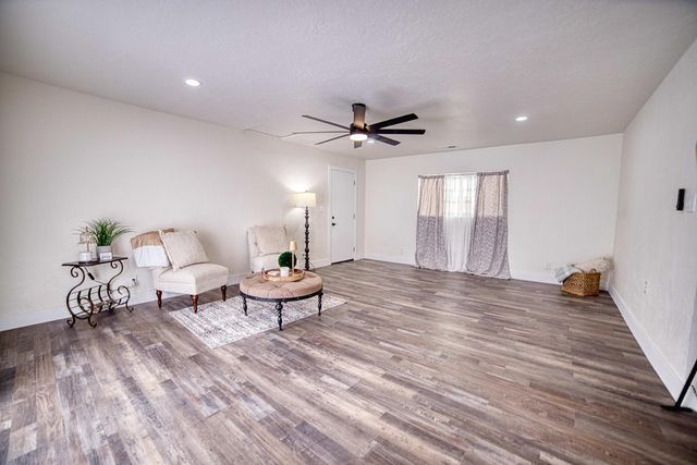 7281 N College Ave, Pinedale, CA 93650