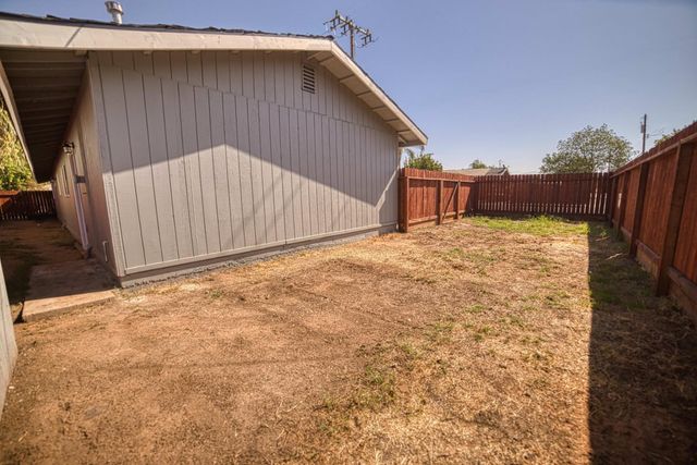 7281 N College Ave, Pinedale, CA 93650