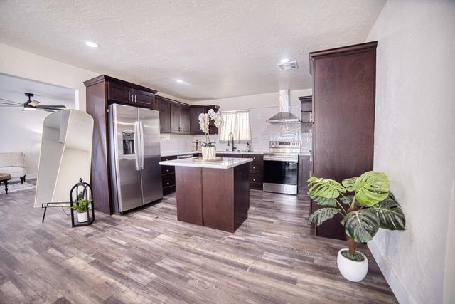 7281 N College Ave, Pinedale, CA 93650