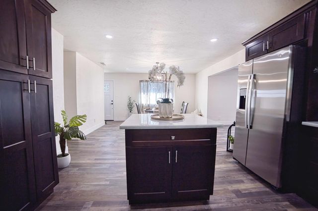 7281 N College Ave, Pinedale, CA 93650
