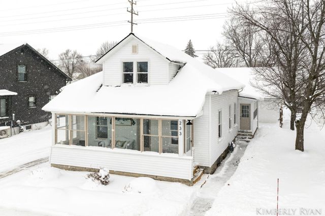 233 W Alpine Avenue, Zeeland City, MI 49464