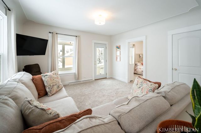 233 W Alpine Avenue, Zeeland City, MI 49464