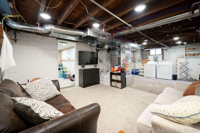 233 W Alpine Avenue, Zeeland City, MI 49464