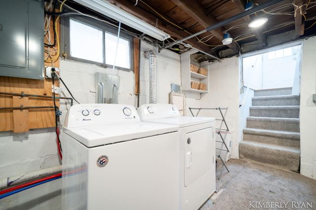 233 W Alpine Avenue, Zeeland City, MI 49464