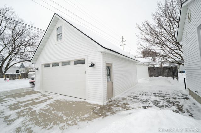 233 W Alpine Avenue, Zeeland City, MI 49464