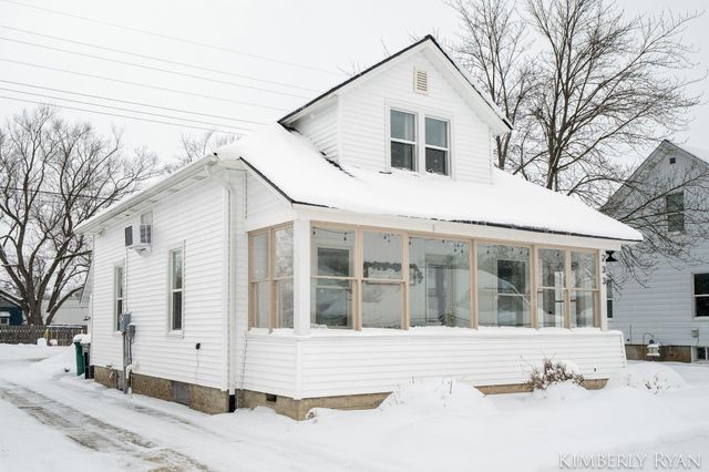 233 W Alpine Avenue, Zeeland City, MI 49464