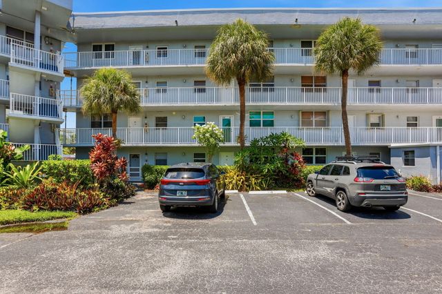 118 Royal Park Drive 1B, Oakland Park, FL 33309