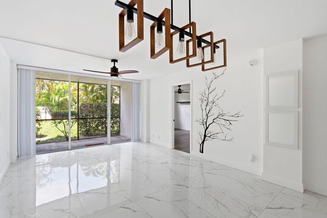 118 Royal Park Drive 1B, Oakland Park, FL 33309