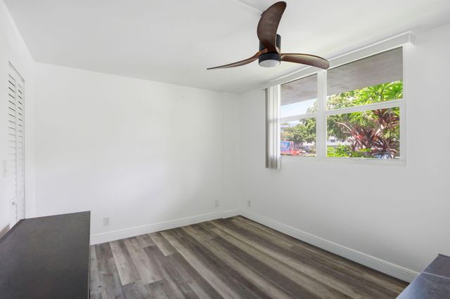 118 Royal Park Drive 1B, Oakland Park, FL 33309