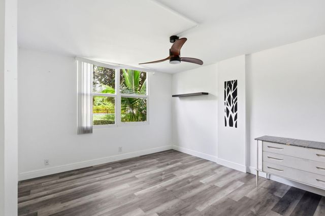 118 Royal Park Drive 1B, Oakland Park, FL 33309