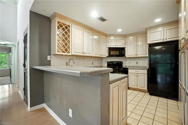 389 River Forest RD, Virginia Beach, VA 23454