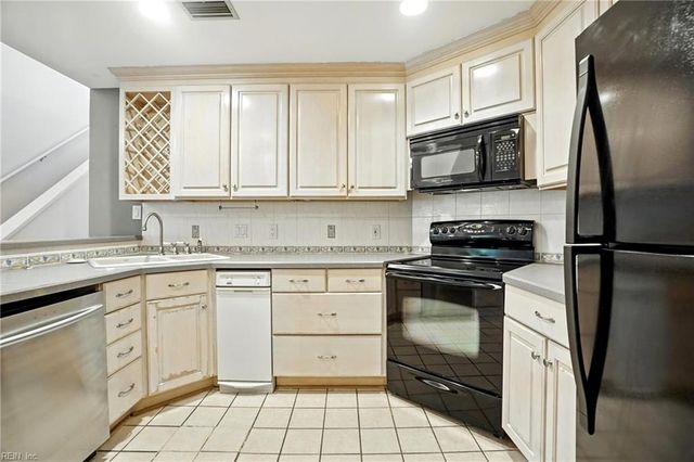 389 River Forest RD, Virginia Beach, VA 23454