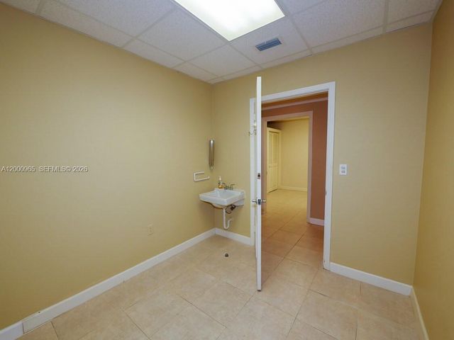 3113 Ponce De Leon Blvd, Coral Gables, FL 33134