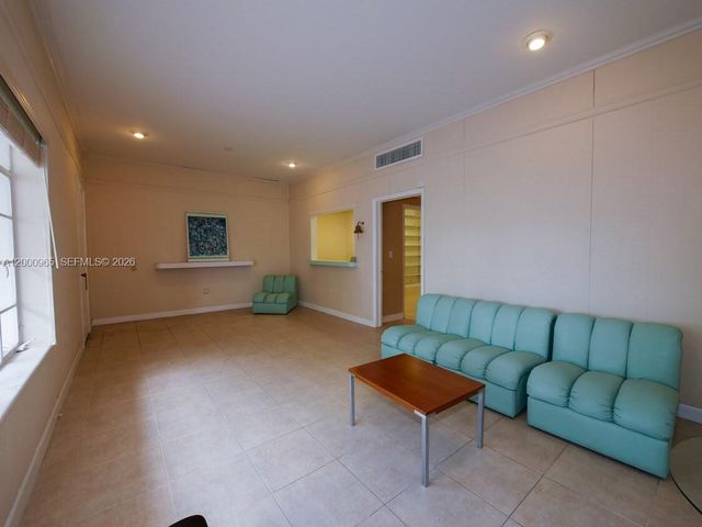3113 Ponce De Leon Blvd, Coral Gables, FL 33134