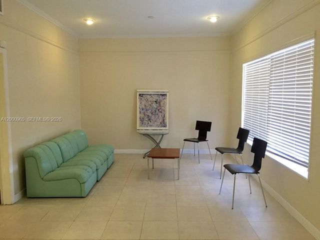 3113 Ponce De Leon Blvd, Coral Gables, FL 33134