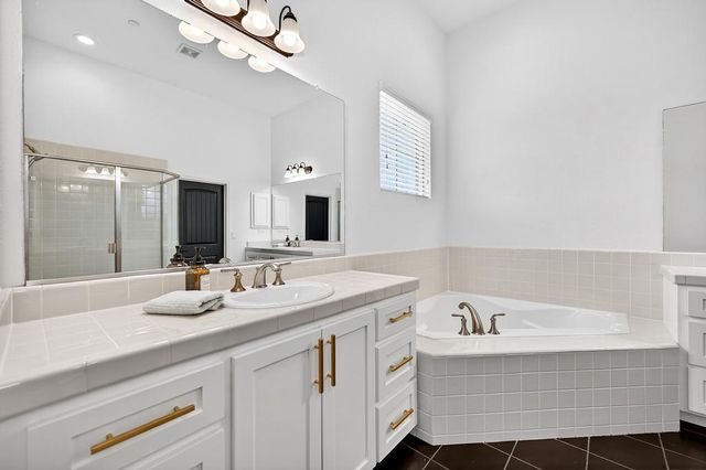 7102 Orchard Cir, Penryn, CA 95663