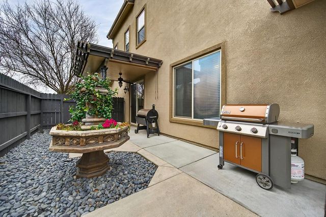 7102 Orchard Cir, Penryn, CA 95663