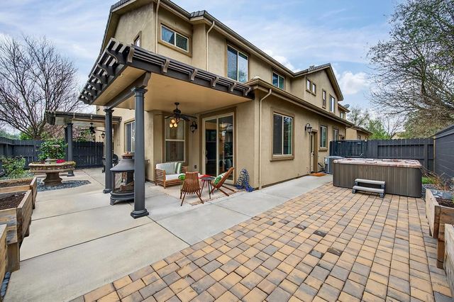 7102 Orchard Cir, Penryn, CA 95663