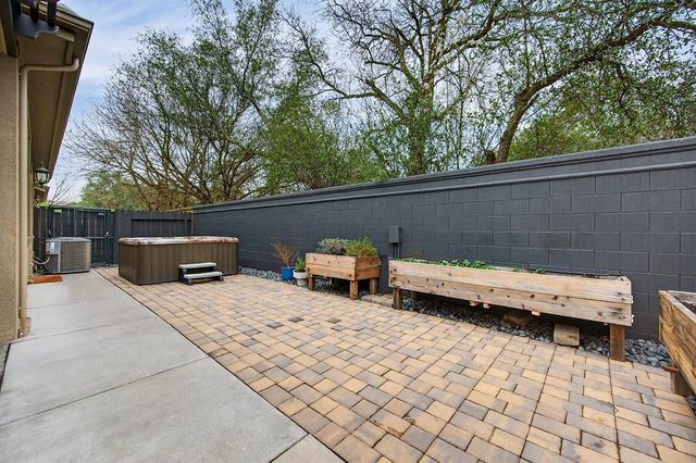 7102 Orchard Cir, Penryn, CA 95663