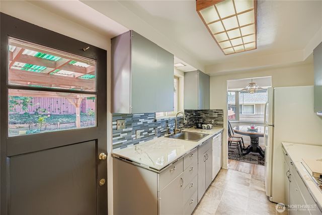 11009 Woodward Avenue S, Seattle, WA 98178