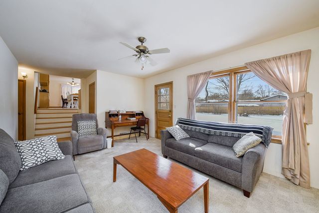 22W417 Tamarack Drive, Glen Ellyn, IL 60137