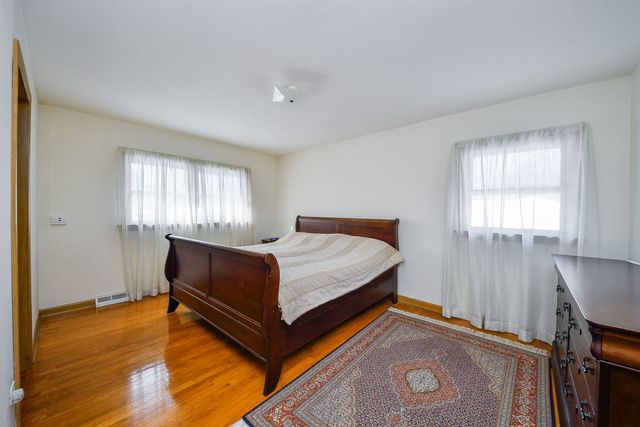 22W417 Tamarack Drive, Glen Ellyn, IL 60137