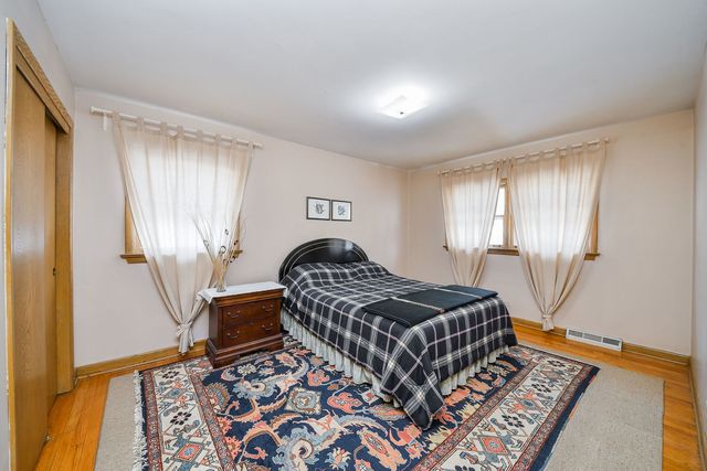 22W417 Tamarack Drive, Glen Ellyn, IL 60137