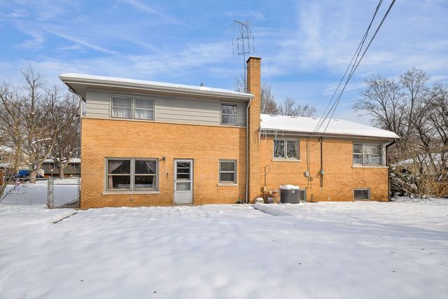 22W417 Tamarack Drive, Glen Ellyn, IL 60137