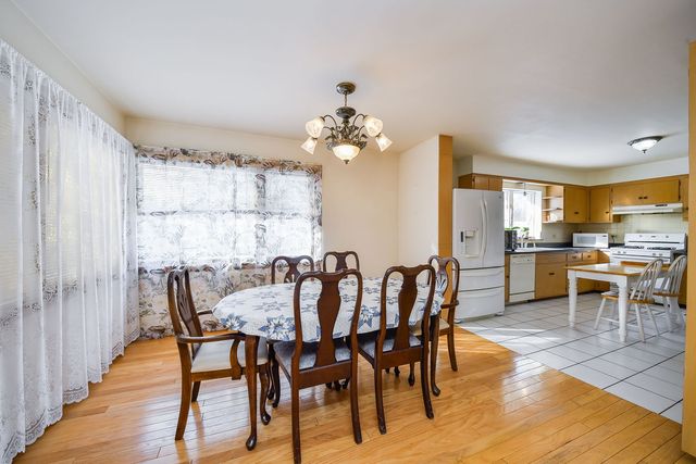 22W417 Tamarack Drive, Glen Ellyn, IL 60137