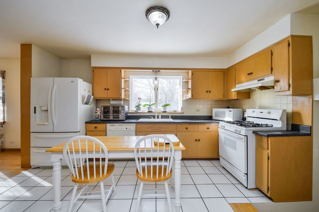 22W417 Tamarack Drive, Glen Ellyn, IL 60137