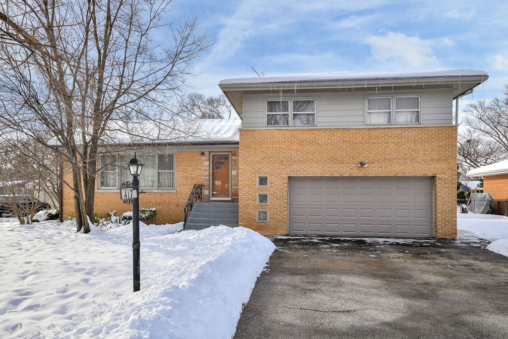 22W417 Tamarack Drive, Glen Ellyn, IL 60137