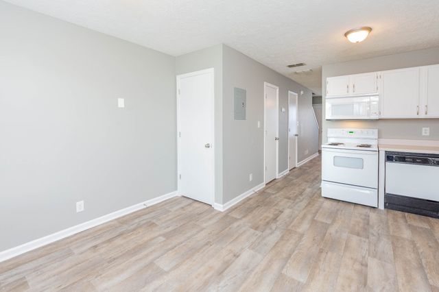 3306 Royster Ln Apt A, Clarksville, TN 37042