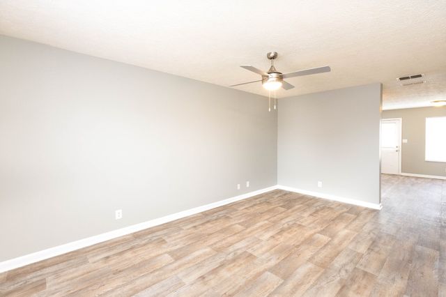 3306 Royster Ln Apt A, Clarksville, TN 37042