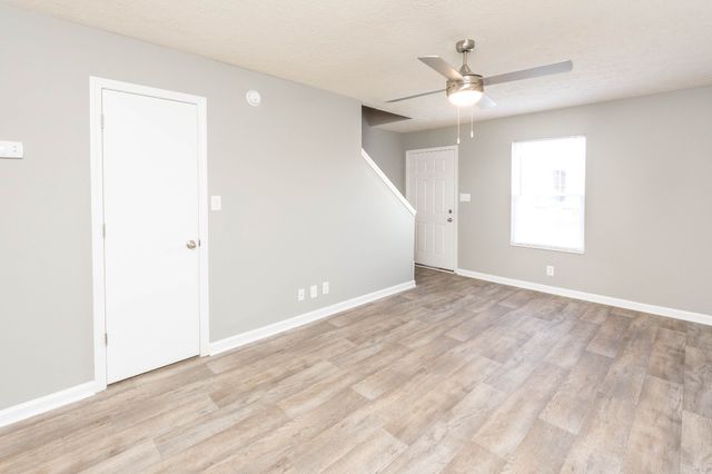 3306 Royster Ln Apt A, Clarksville, TN 37042