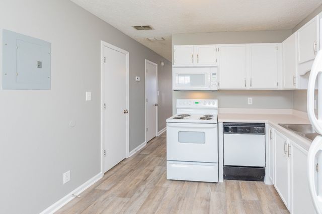 3306 Royster Ln Apt A, Clarksville, TN 37042