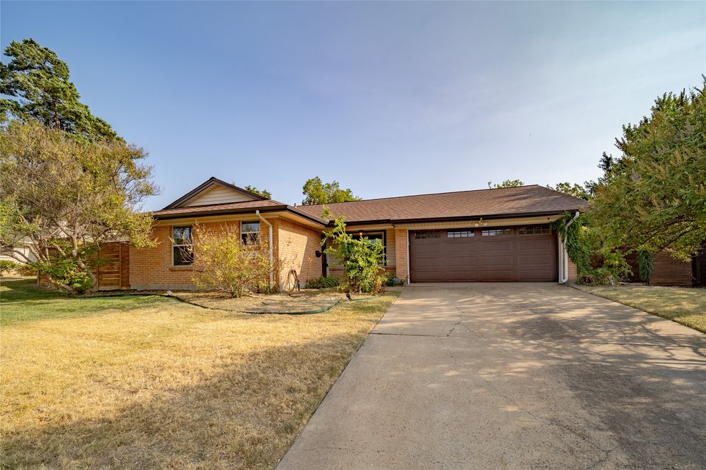 11030 Paddock Circle, Dallas, TX 75238