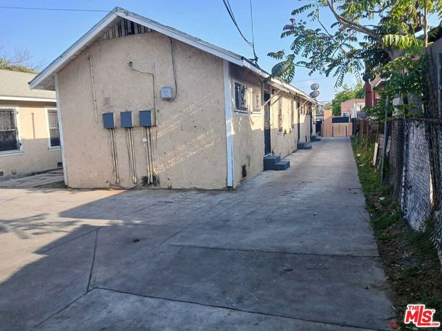 1139 E 69th Street, Los Angeles, CA 90001