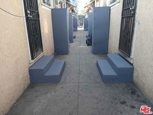 1139 E 69th Street, Los Angeles, CA 90001