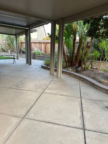 10106 Windmill Cove Dr, Stockton, CA 95209