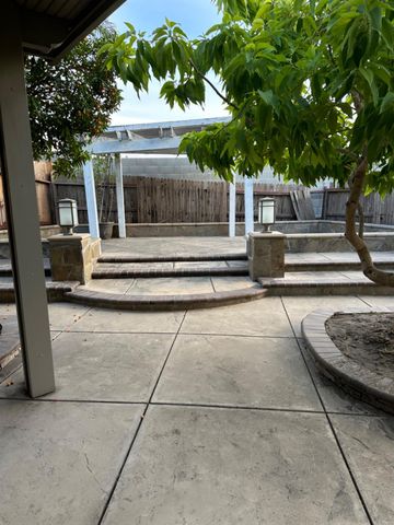 10106 Windmill Cove Dr, Stockton, CA 95209