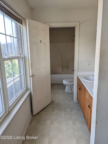 1810 W Chestnut St, Louisville, KY 40203