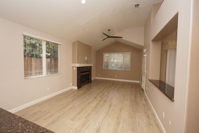 5919 W Chennault Avenue, Fresno, CA 93722