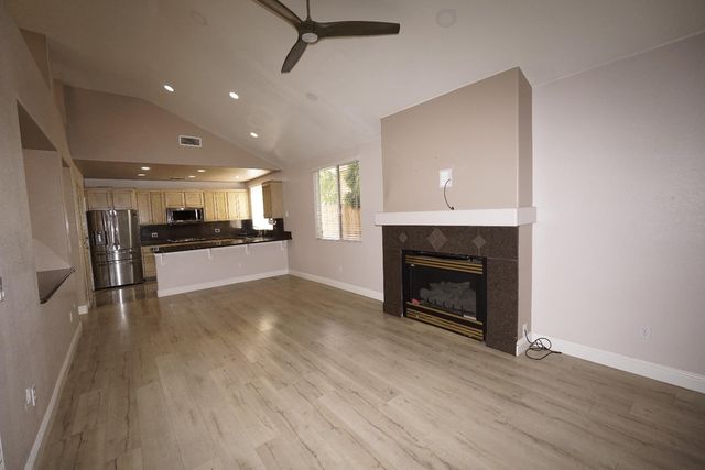 5919 W Chennault Avenue, Fresno, CA 93722