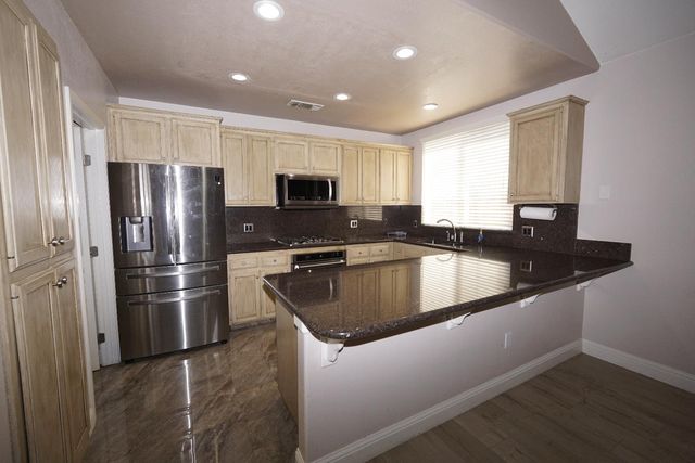 5919 W Chennault Avenue, Fresno, CA 93722