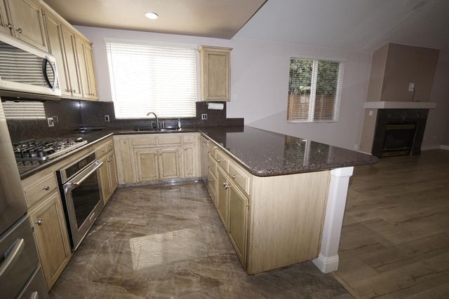 5919 W Chennault Avenue, Fresno, CA 93722