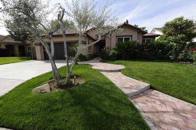 5919 W Chennault Avenue, Fresno, CA 93722