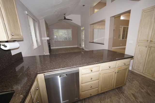 5919 W Chennault Avenue, Fresno, CA 93722