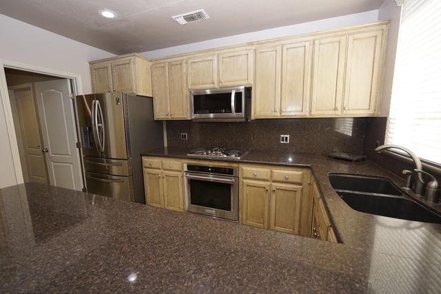 5919 W Chennault Avenue, Fresno, CA 93722