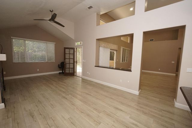 5919 W Chennault Avenue, Fresno, CA 93722