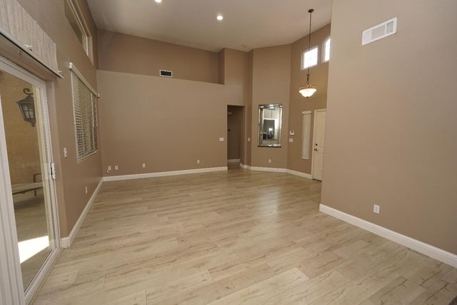 5919 W Chennault Avenue, Fresno, CA 93722